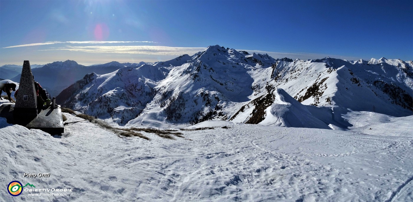 53 Vista panoramica da Cima Villa (2050 m) verso Mincucco, Ponteranica, Verrobbio....jpg